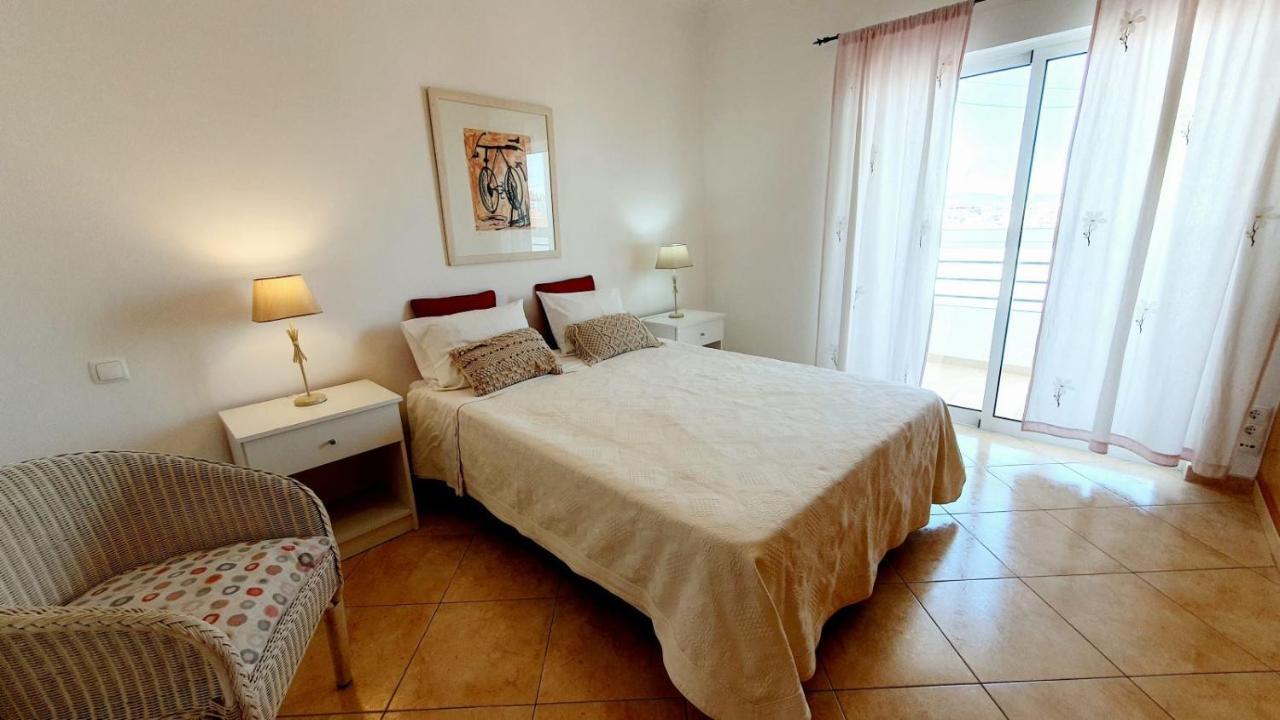 Quarteira Beach Vacation: 2Br Steps To The Sand ภายนอก รูปภาพ