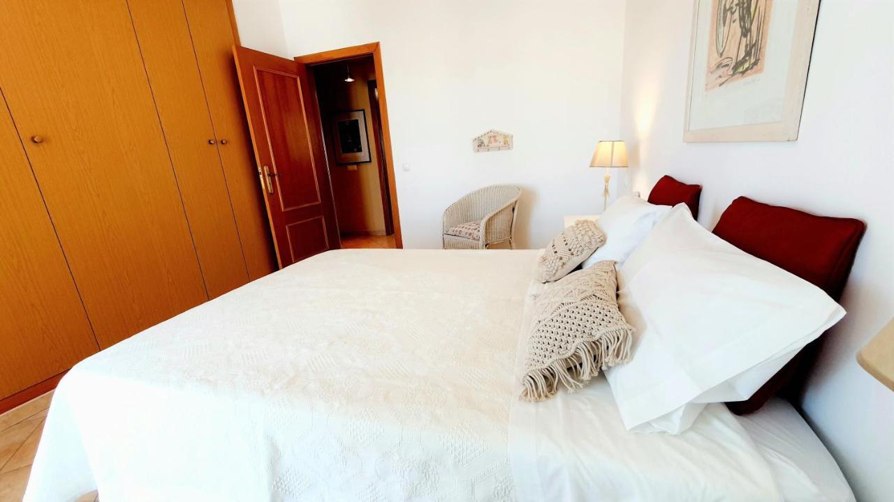 Quarteira Beach Vacation: 2Br Steps To The Sand ภายนอก รูปภาพ